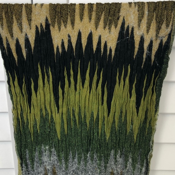 20% OFF🌟Tolani Weeds Scarf in Green/Black - Picture 5 of 13